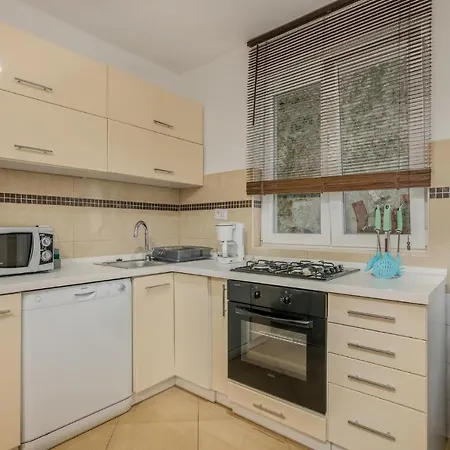 Апартаменты Cozy In Врбник