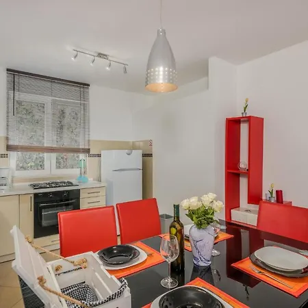 Amazing In Apartamento Vrbnik (Primorje-Gorski Kotar)